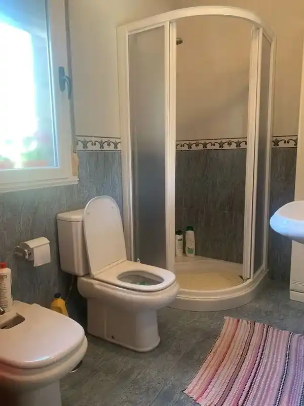 Baño con ducha.