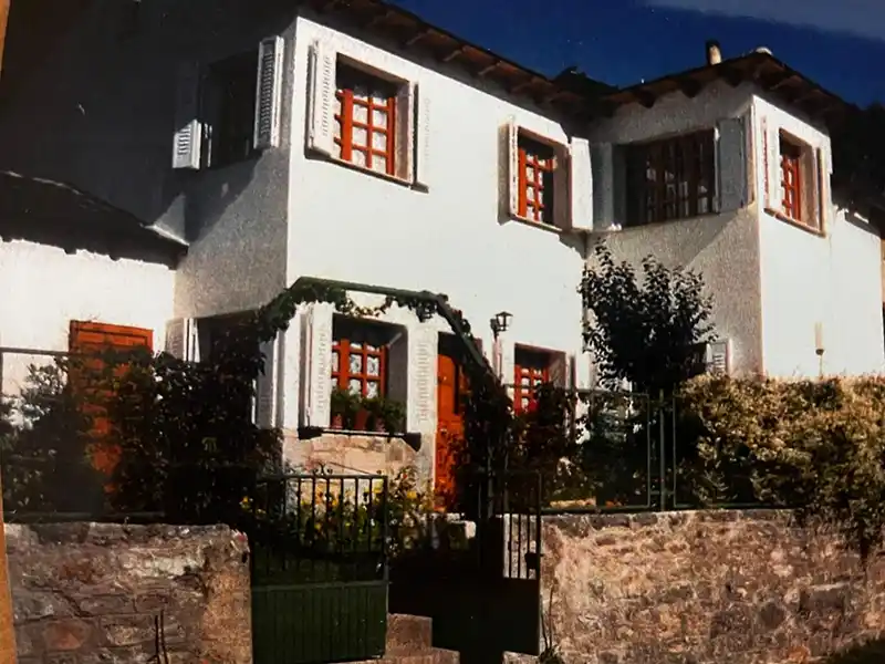 Exterior de casa piedrafita.